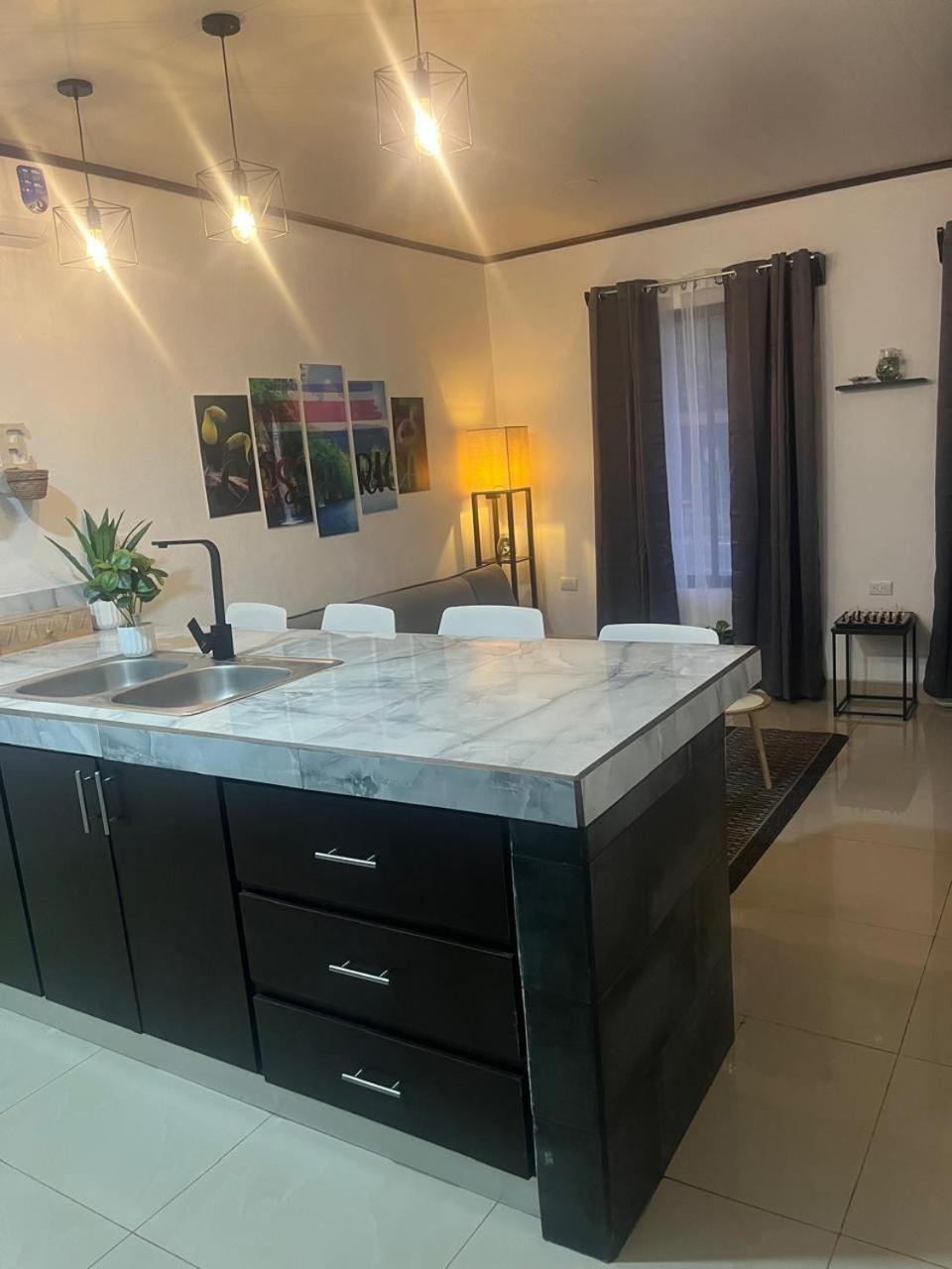 Casa Bosque Guesthouse & Car Rental - Free Sjo Airport Shuttle Desamparados  외부 사진